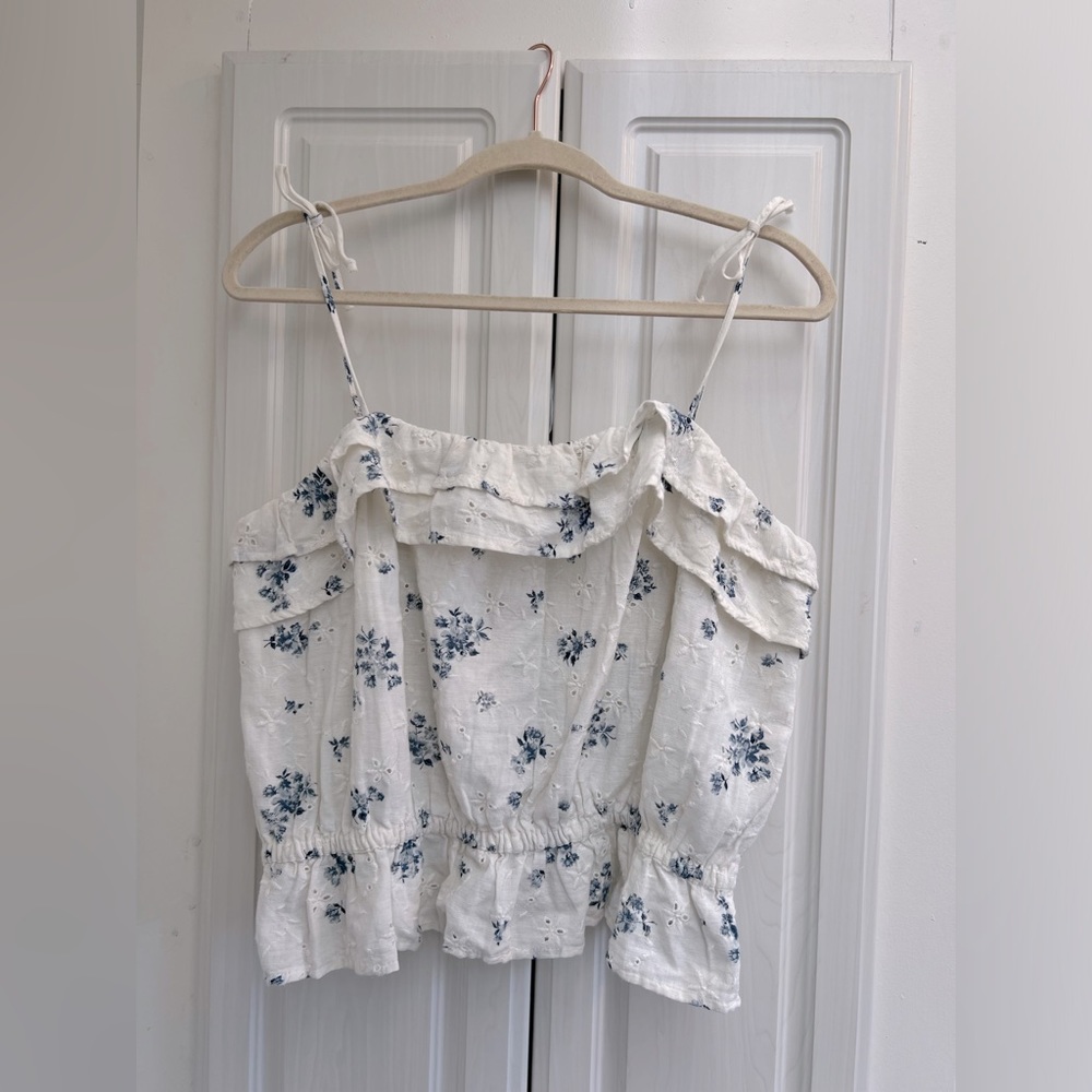 AMERICAN EAGLE WHITE EYELET CROP TOP